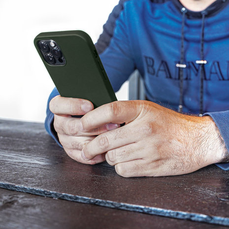 ShieldCase ShieldCase Coque silicone iPhone 13 Pro (vert foncé) ShieldCase ShieldCase Coque silicone iPhone 13 Pro (vert foncé)