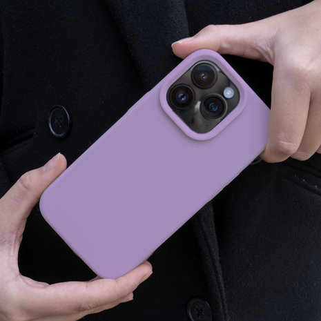 Coverzs Coverzs Coque silicone solide iPhone 14 (violet clair)