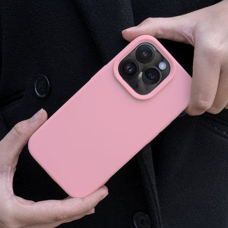 Coverzs Coverzs Coque silicone solide iPhone 14 Plus (rose clair)