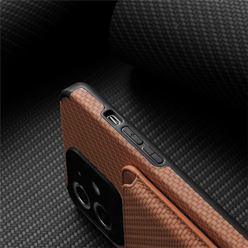 Coverzs Coverzs Coque tressée porte-cartes MagSafe iPhone 12 (marron) Coverzs Coverzs Coque tressée porte-cartes MagSafe iPhone 12 (marron)