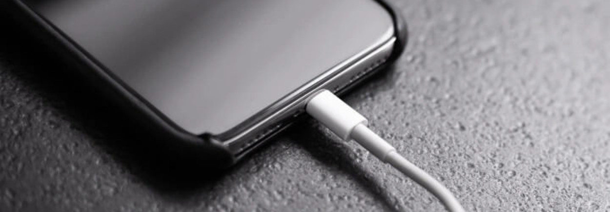 Blog Coque-Telephone - Charger un iPhone 14 avec un vieux cable 