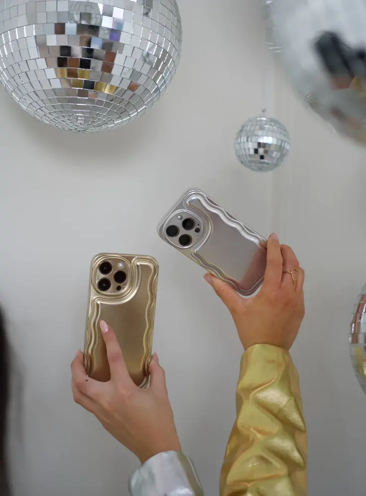 xoxo Wildhearts xoxo Wildhearts Wavy case Gold - Coque iPhone 13 Pro Max xoxo Wildhearts xoxo Wildhearts Wavy case Gold - Coque iPhone 13 Pro Max