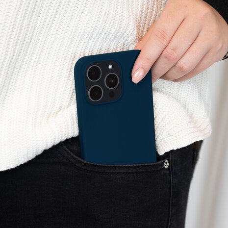 Coverzs iPhone 15 Pro Max Solid coque en silicone (bleu foncé)