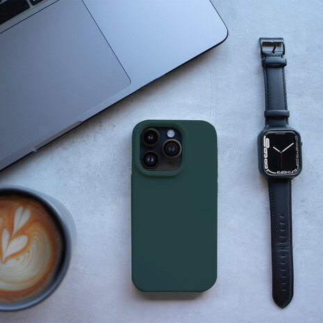 Coverzs iPhone 15 Pro Max Solid coque en silicone (vert foncé)