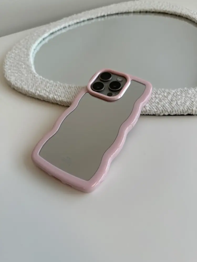 xoxo Wildhearts xoxo Wildhearts Wavy mirror case Pink - iPhone 13 Pro xoxo Wildhearts xoxo Wildhearts Wavy mirror case Pink - iPhone 13 Pro