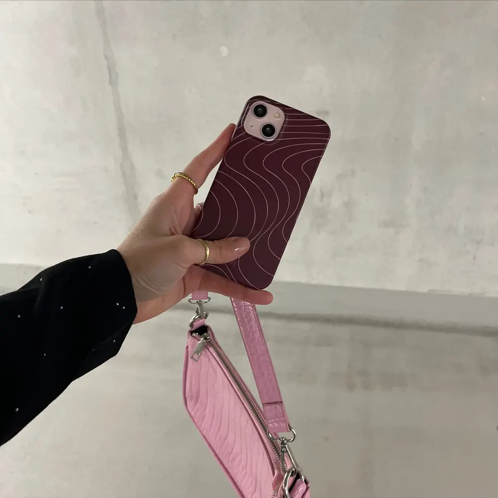 xoxo Wildhearts xoxo Wildhearts Catching Flights Bordeaux - Coque iPhone 14 Pro Max xoxo Wildhearts xoxo Wildhearts Catching Flights Bordeaux - Coque iPhone 14 Pro Max