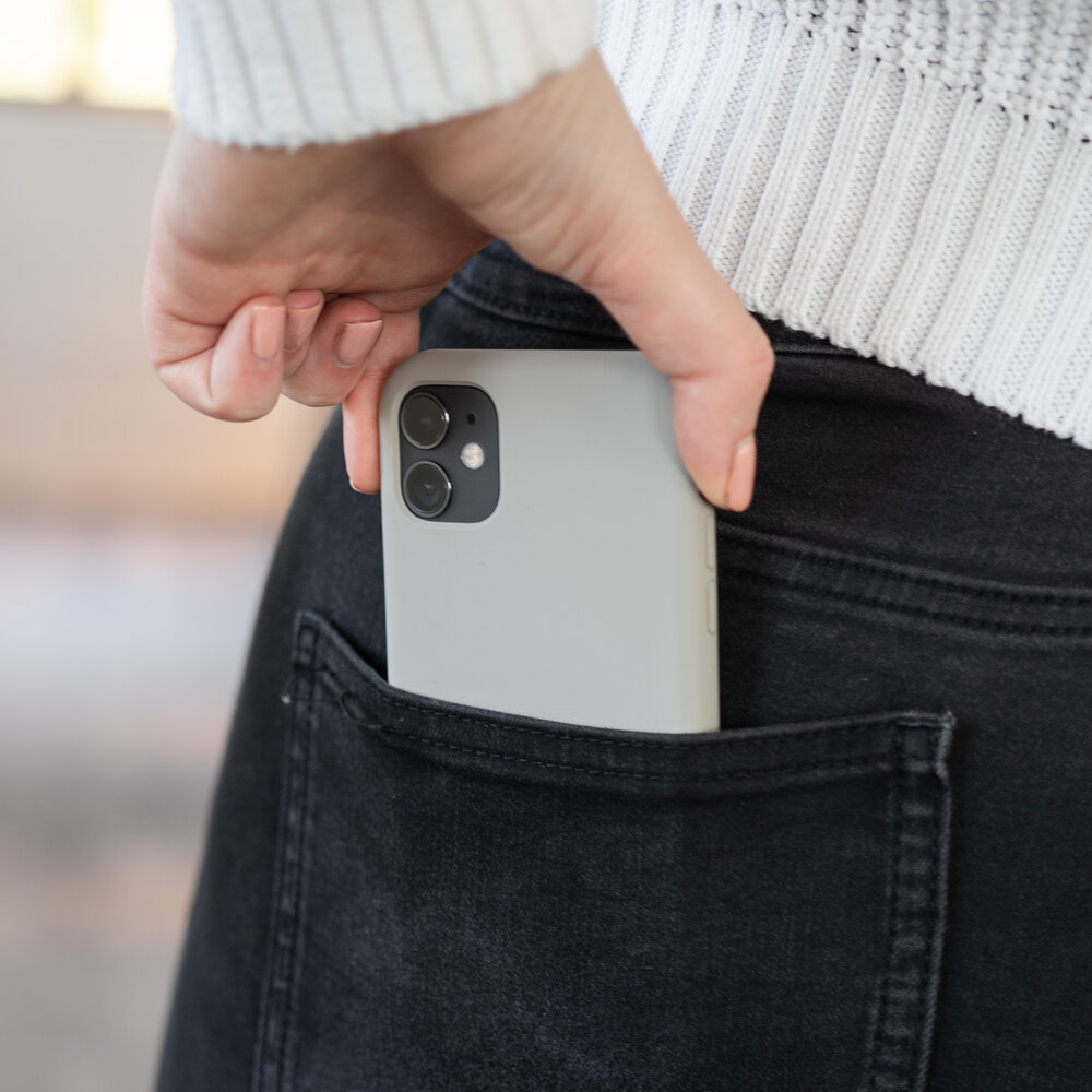 Coverzs Coverzs Coque silicone de luxe iPhone 11 (gris)