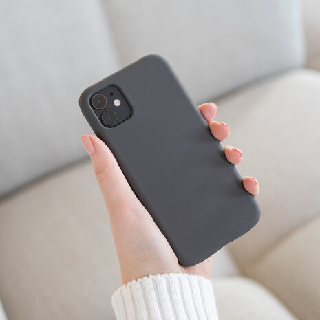 Coverzs Coverzs Coque silicone de luxe iPhone 11 (gris foncé)