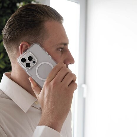 Coverzs Coverzs iPhone 14 Pro coque MagSafe Clear Metallic (argent)