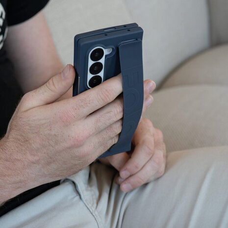 ShieldCase ShieldCase Coque silicone avec poignée Samsung Galaxy Z Fold 6 (blue foncé) ShieldCase ShieldCase Coque silicone avec poignée Samsung Galaxy Z Fold 6 (blue foncé)