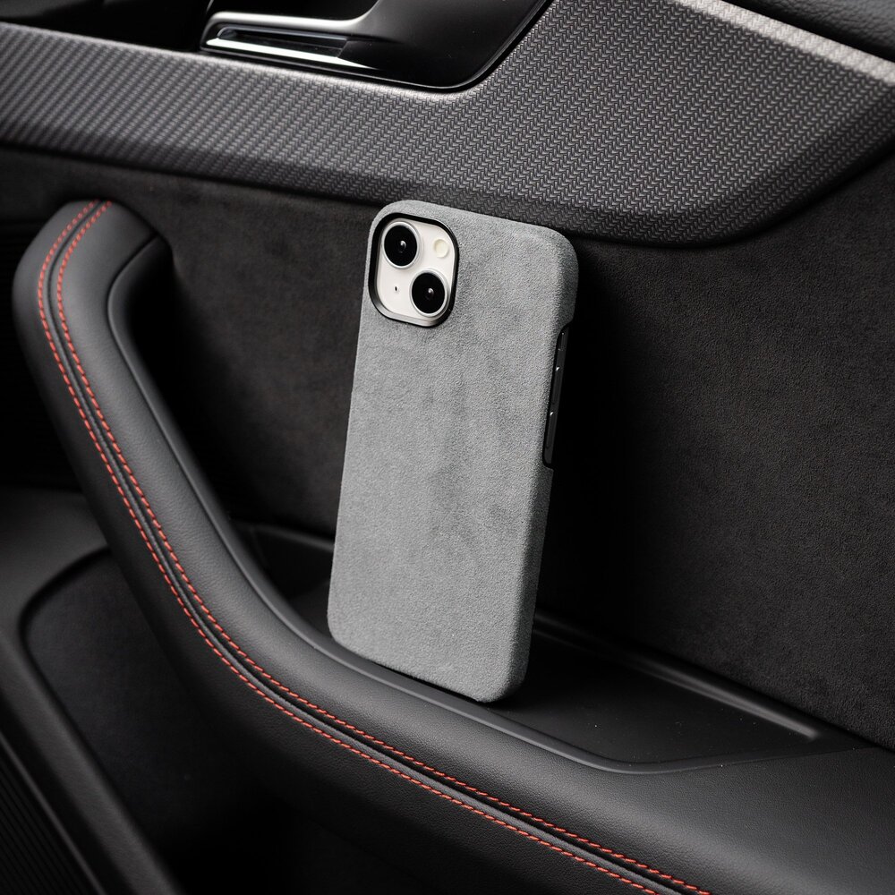 Coverzs Coverzs Coque iPhone 15 Alcantara MagSafe (gris) Coverzs Coverzs Coque iPhone 15 Alcantara MagSafe (gris)