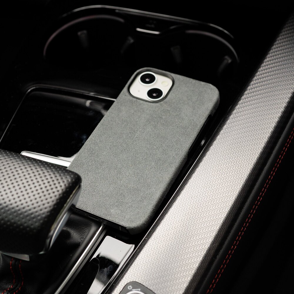 Coverzs Coverzs Coque iPhone 15 Alcantara MagSafe (gris) Coverzs Coverzs Coque iPhone 15 Alcantara MagSafe (gris)