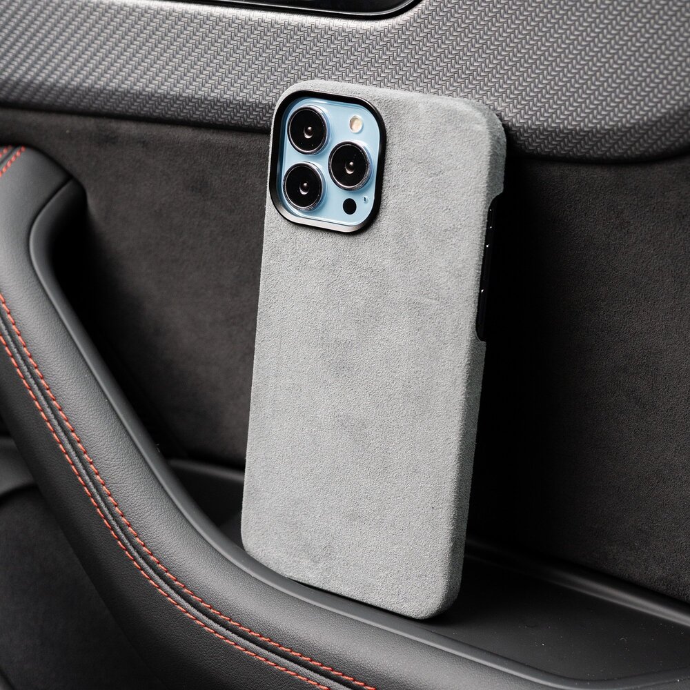 Coverzs Coverzs Coque iPhone 15 Pro Max Alcantara MagSafe (gris) Coverzs Coverzs Coque iPhone 15 Pro Max Alcantara MagSafe (gris)