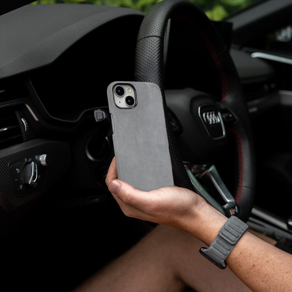 Coverzs Coverzs Coque iPhone 14 Alcantara MagSafe (gris) Coverzs Coverzs Coque iPhone 14 Alcantara MagSafe (gris)