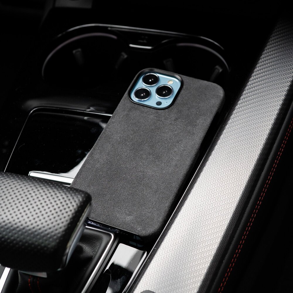 Coverzs Coverzs Coque iPhone 13 Pro Max Alcantara MagSafe (noir) Coverzs Coverzs Coque iPhone 13 Pro Max Alcantara MagSafe (noir)