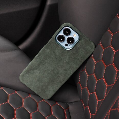 Coverzs Coverzs Coque iPhone 13 Pro Max Alcantara MagSafe (vert foncé) Coverzs Coverzs Coque iPhone 13 Pro Max Alcantara MagSafe (vert foncé)