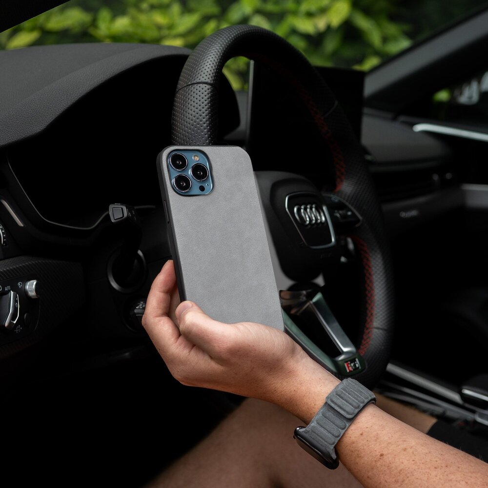 Coverzs Coverzs Coque iPhone 15 Pro Alcantara & TPU MagSafe (gris) Coverzs Coverzs Coque iPhone 15 Pro Alcantara & TPU MagSafe (gris)