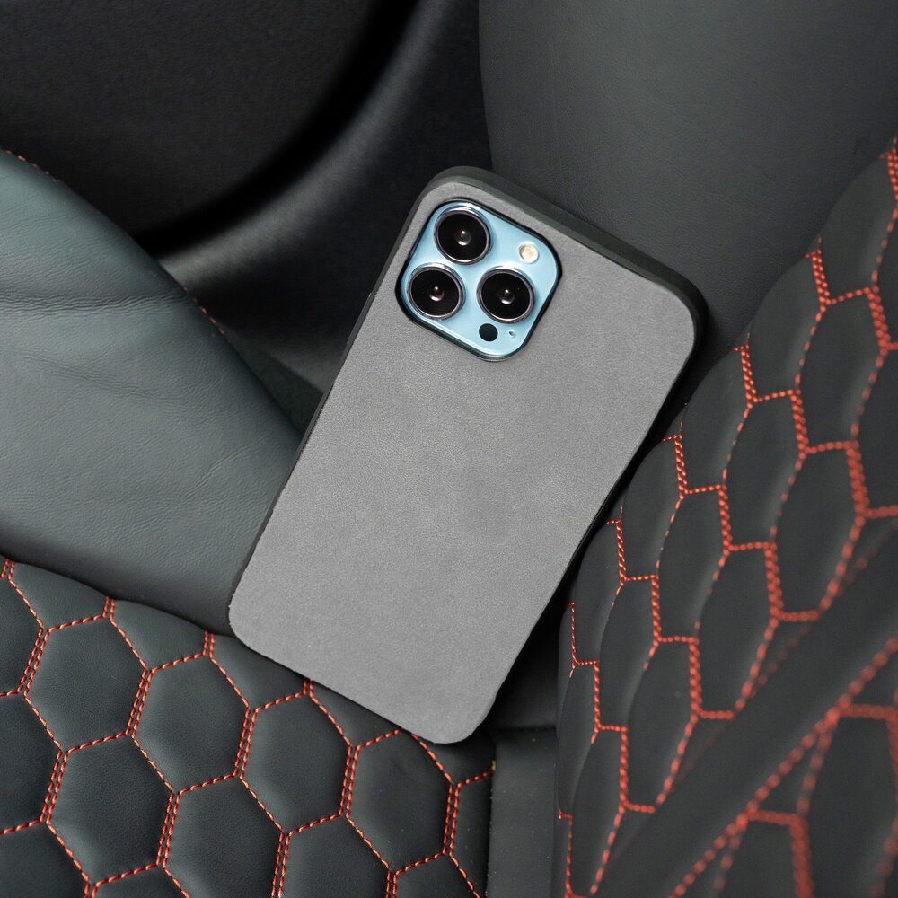 Coverzs Coverzs Coque iPhone 15 Pro Alcantara & TPU MagSafe (gris) Coverzs Coverzs Coque iPhone 15 Pro Alcantara & TPU MagSafe (gris)