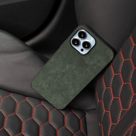 Coverzs Coverzs Coque iPhone 15 Pro Alcantara & TPU MagSafe (vert foncé) Coverzs Coverzs Coque iPhone 15 Pro Alcantara & TPU MagSafe (vert foncé)