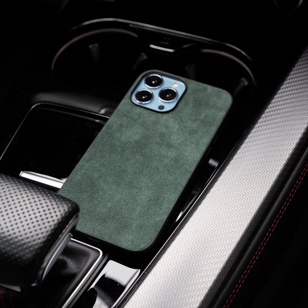 Coverzs Coverzs Coque iPhone 15 Pro Max Alcantara & TPU MagSafe (vert foncé) Coverzs Coverzs Coque iPhone 15 Pro Max Alcantara & TPU MagSafe (vert foncé)