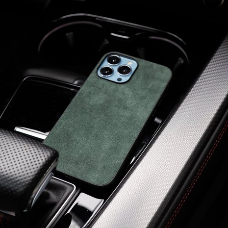 Coverzs Coverzs Coque iPhone 15 Pro Max Alcantara & TPU MagSafe (vert foncé) Coverzs Coverzs Coque iPhone 15 Pro Max Alcantara & TPU MagSafe (vert foncé)