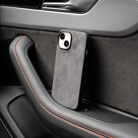 Coverzs Coverzs Coque iPhone 13 Alcantara & TPU MagSafe (gris) Coverzs Coverzs Coque iPhone 13 Alcantara & TPU MagSafe (gris)