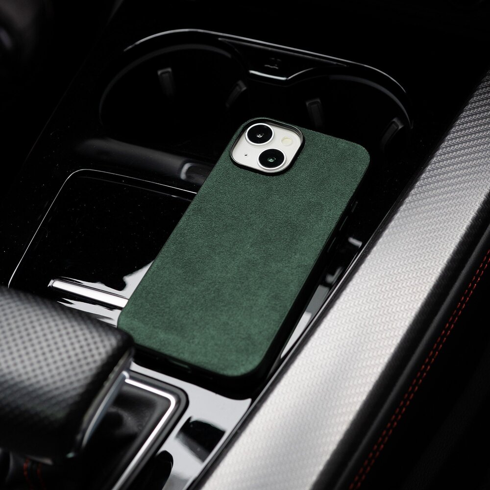 Coverzs Coverzs Coque iPhone 13 Alcantara & TPU MagSafe (vert foncé) Coverzs Coverzs Coque iPhone 13 Alcantara & TPU MagSafe (vert foncé)