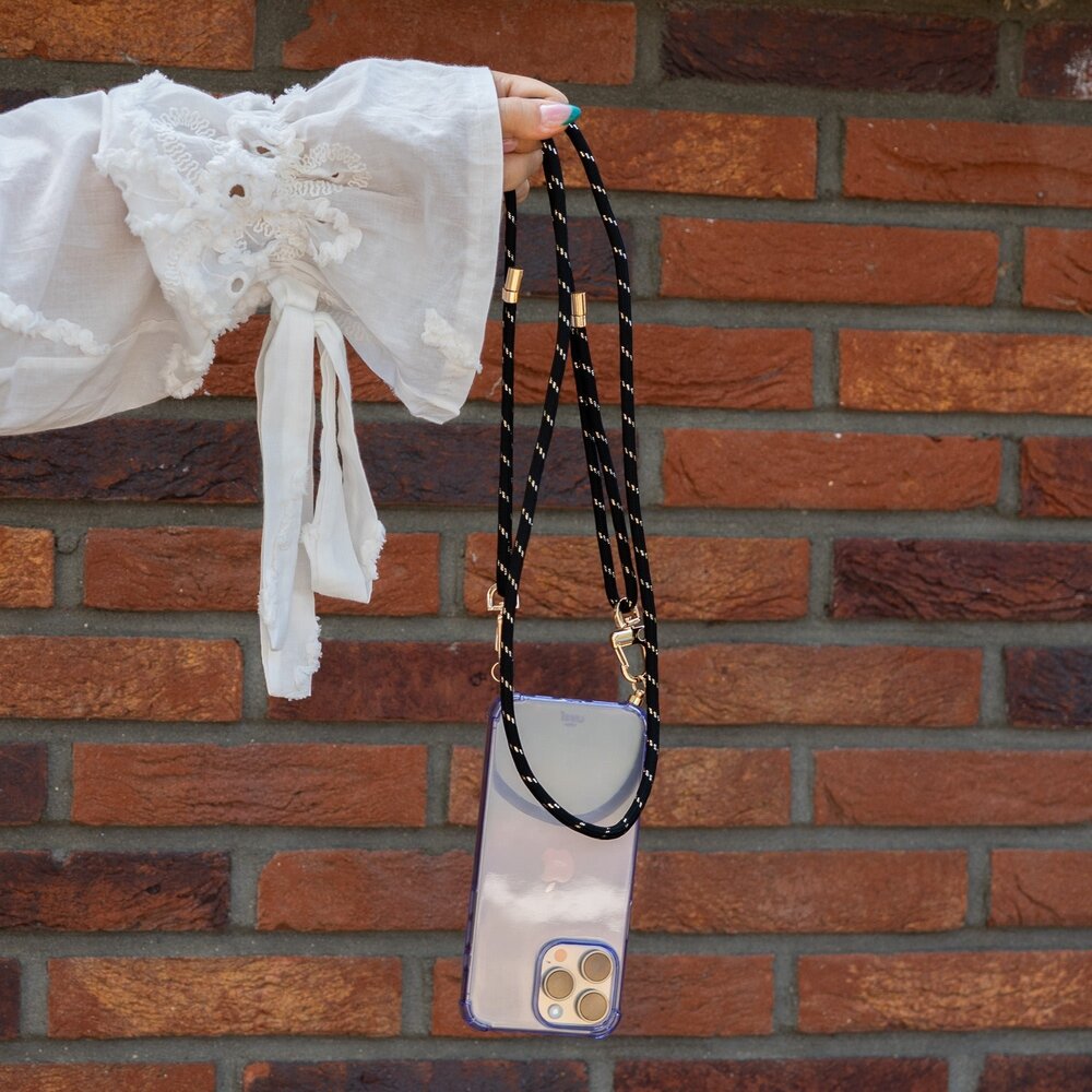 xoxo Wildhearts xoxo Wildhearts Coque violette avec Gold Goddess cordon - iPhone 14 xoxo Wildhearts xoxo Wildhearts Coque violette avec Gold Goddess cordon - iPhone 14