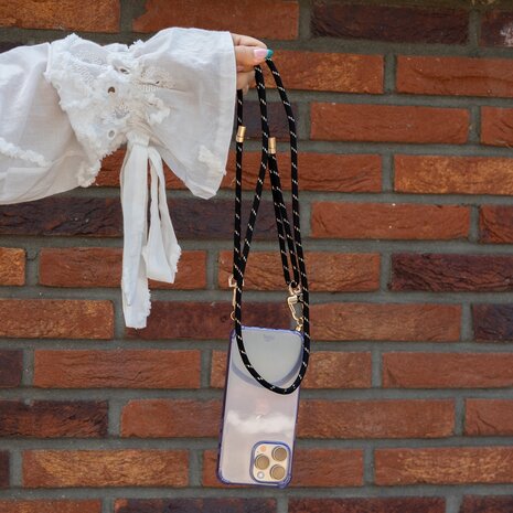 xoxo Wildhearts xoxo Wildhearts Coque violette avec Gold Goddess cordon - iPhone 14 xoxo Wildhearts xoxo Wildhearts Coque violette avec Gold Goddess cordon - iPhone 14