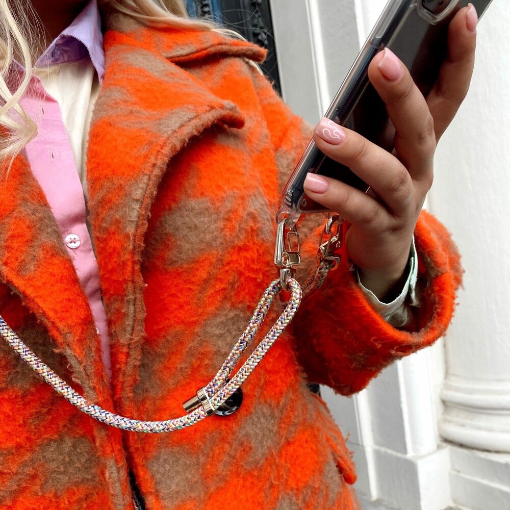 xoxo Wildhearts xoxo Wildhearts Coque transparente avec cordon Rainbow Vibes - iPhone 12 Pro Max xoxo Wildhearts xoxo Wildhearts Coque transparente avec cordon Rainbow Vibes - iPhone 12 Pro Max
