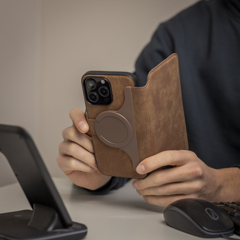 Coverzs Coverzs iPhone 16 Pro 2-in-1 étui en téléphone avec MagSafe (marron) Coverzs Coverzs iPhone 16 Pro 2-in-1 étui en téléphone avec MagSafe (marron)