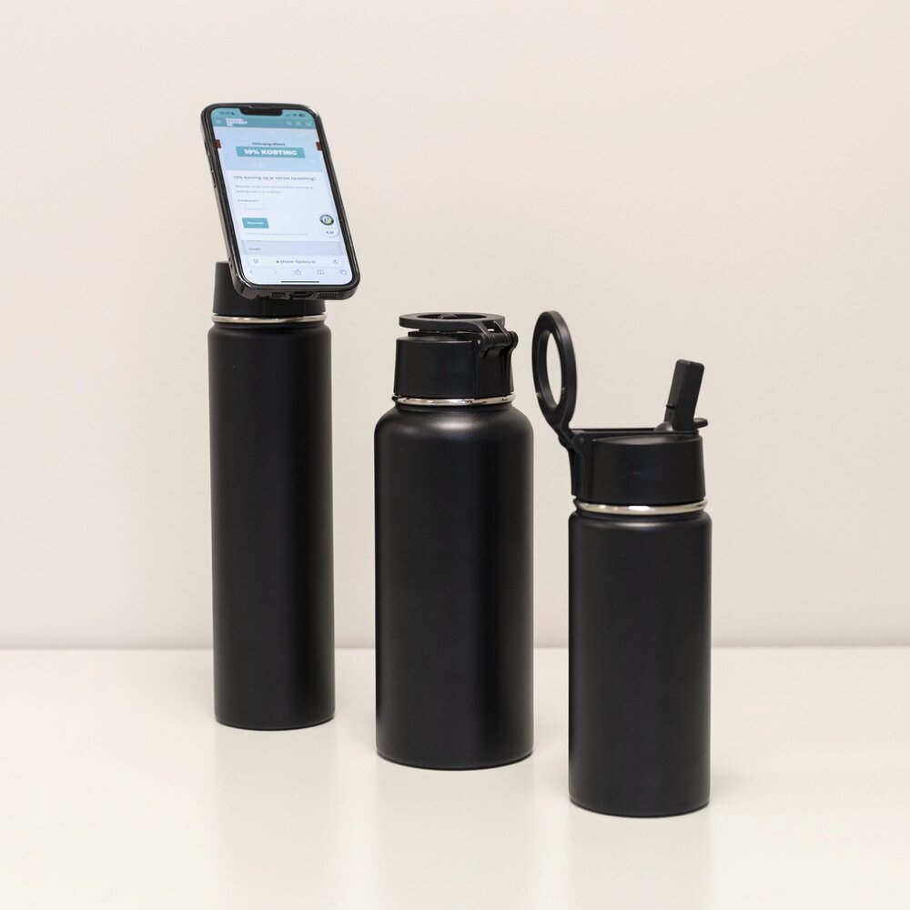 Coverzs Coverzs Bouteille d'eau de 700 ml avec MagSafe (noir) Coverzs Coverzs Bouteille d'eau de 700 ml avec MagSafe (noir)