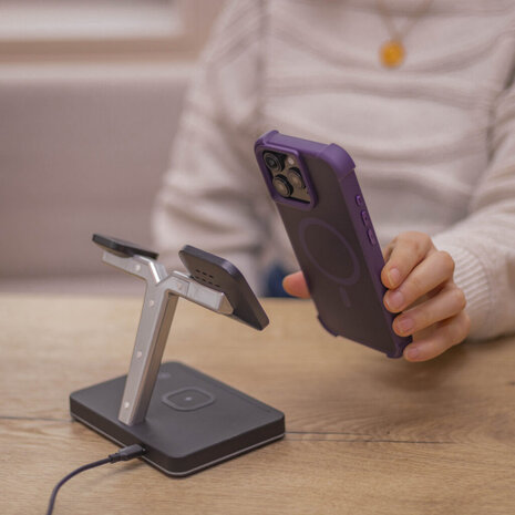 Coverzs Coverzs Coque antichoc mate avec MagSafe iPhone 12 Pro (violet)