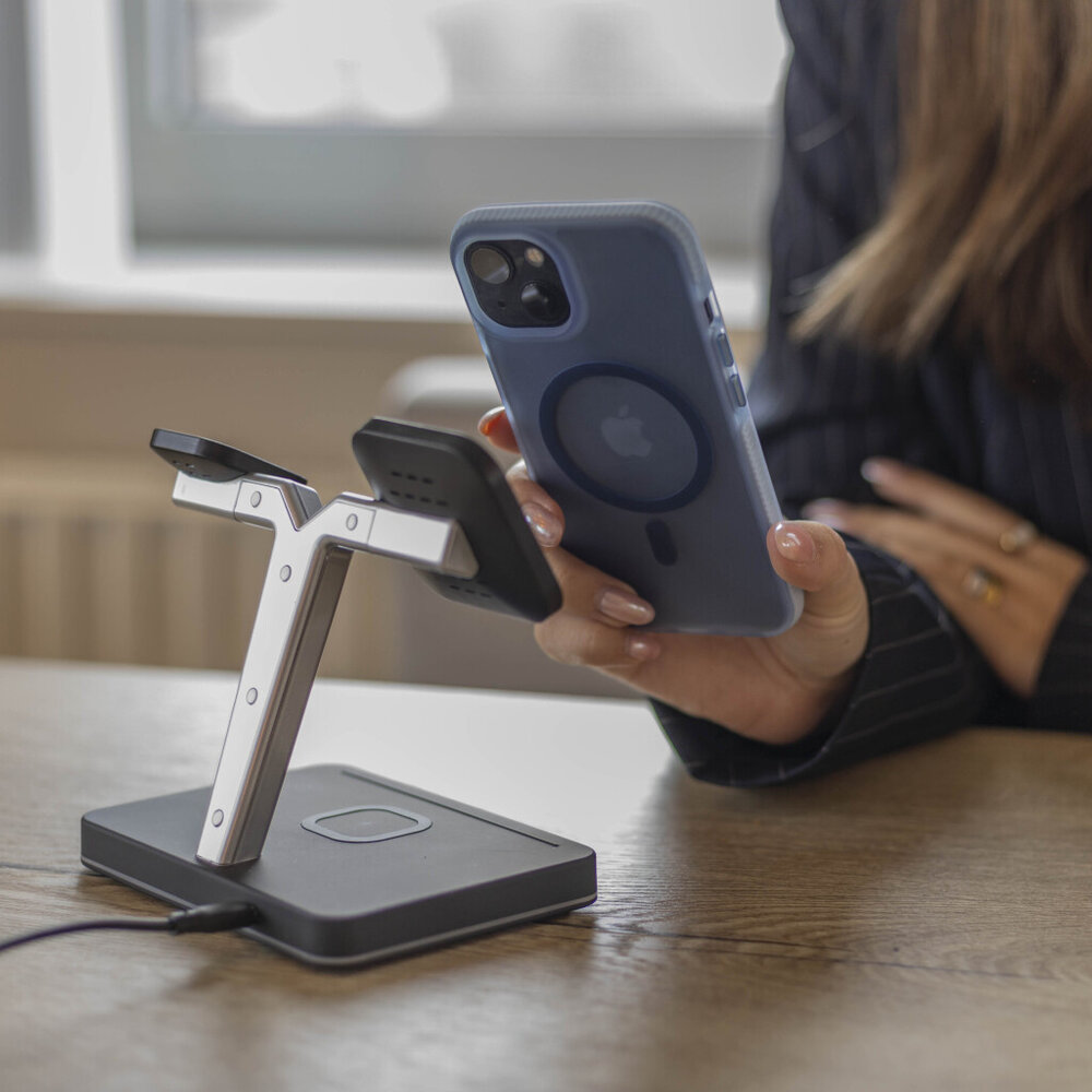 Coverzs Coverzs Coque MagSafe en silicone lisse iPhone 13 (bleu clair)