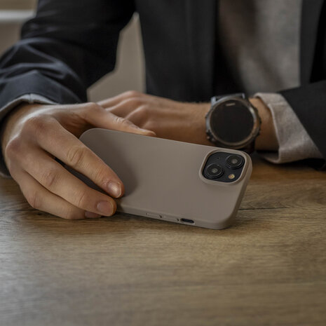 Coverzs Coverzs Coque de luxe en silicone iPhone 13 (gris)