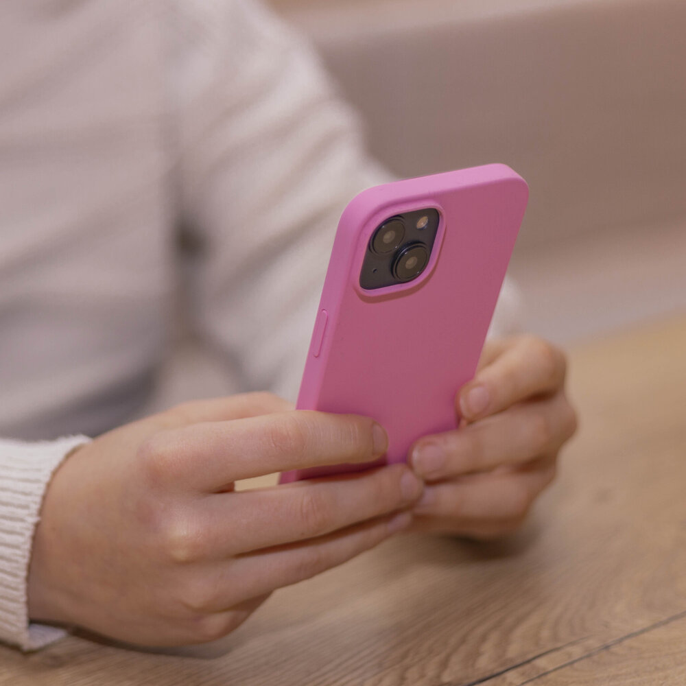 Coverzs Coverzs Coque MagSafe en silicone de luxe iPhone 13 (rose)