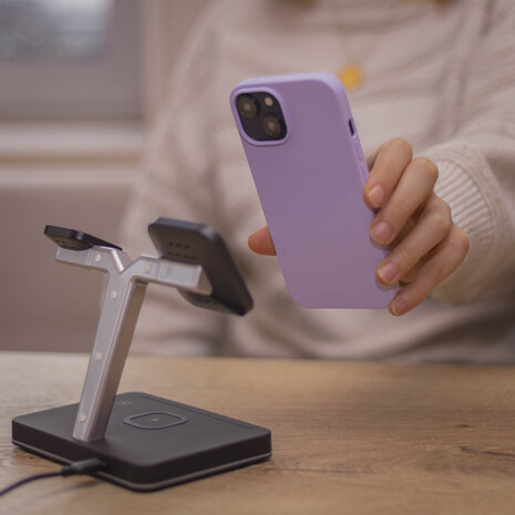 Coverzs Coverzs Coque MagSafe en silicone de luxe iPhone 13 (violet)