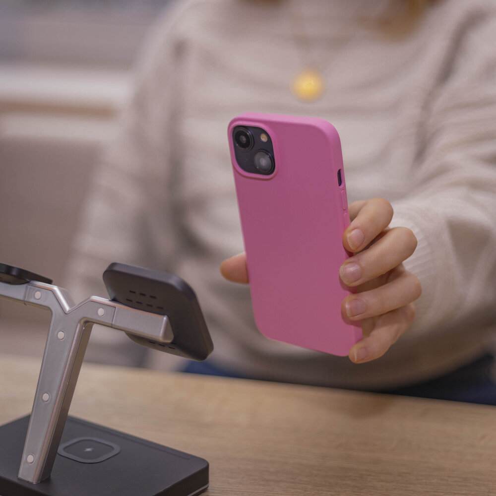 Coverzs Coverzs Coque MagSafe en silicone de luxe iPhone 14 (rose)