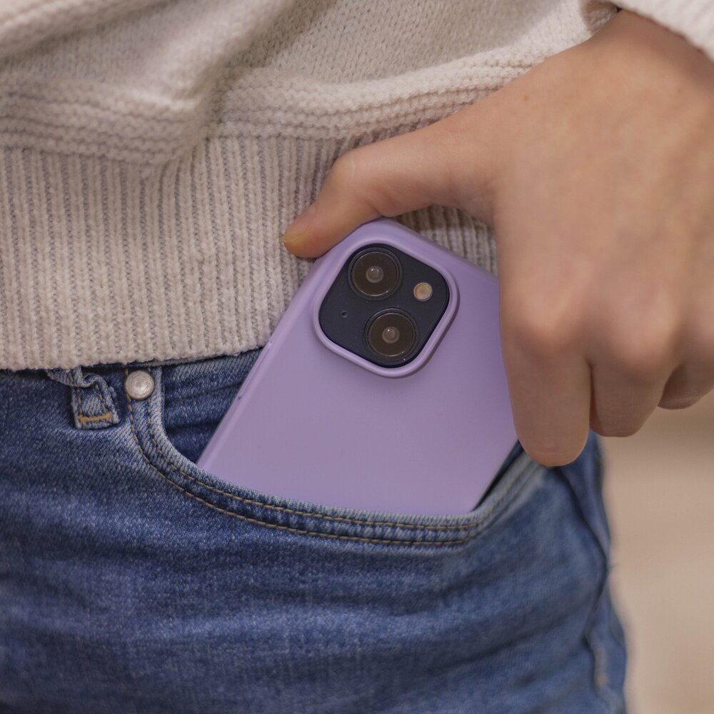 Coverzs Coverzs Coque MagSafe en silicone de luxe iPhone 14 (violet)