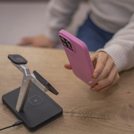 Coverzs Coverzs Coque MagSafe en silicone de luxe iPhone 14 Pro (rose)