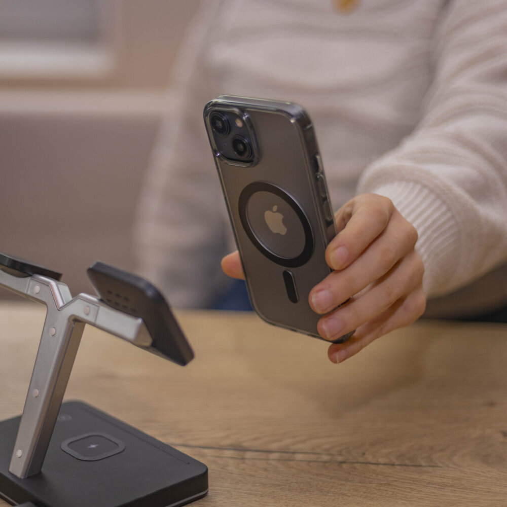 Coverzs Coverzs Coque MagSafe mate iPhone 15 (transparent/noir) Coverzs Coverzs Coque MagSafe mate iPhone 15 (transparent/noir)