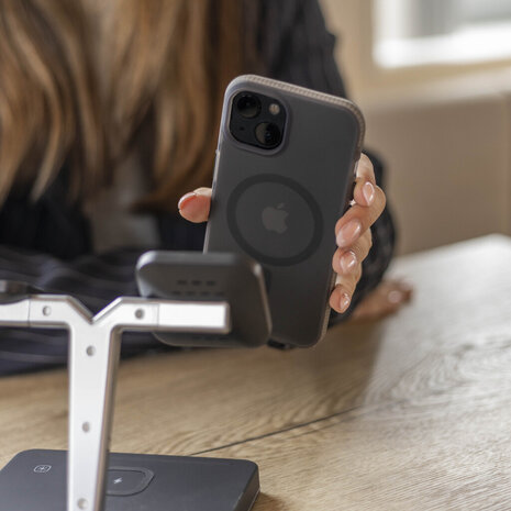 Coverzs Coverzs Coque MagSafe en silicone lisse iPhone 15 (noir)