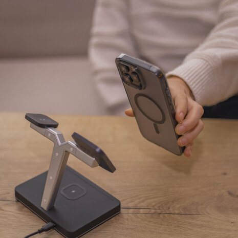 Coverzs Coverzs Coque MagSafe mate iPhone 15 Pro (transparent/noir) Coverzs Coverzs Coque MagSafe mate iPhone 15 Pro (transparent/noir)