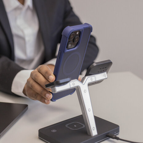 Coverzs Coverzs Coque antichoc mate iPhone 15 Pro avec MagSafe (bleu foncé) Coverzs Coverzs Coque antichoc mate iPhone 15 Pro avec MagSafe (bleu foncé)