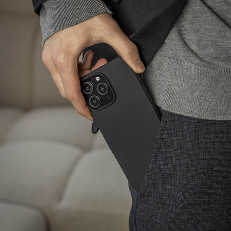 Coverzs Coverzs Coque de luxe en silicone iPhone 15 Pro (noir) Coverzs Coverzs Coque de luxe en silicone iPhone 15 Pro (noir)