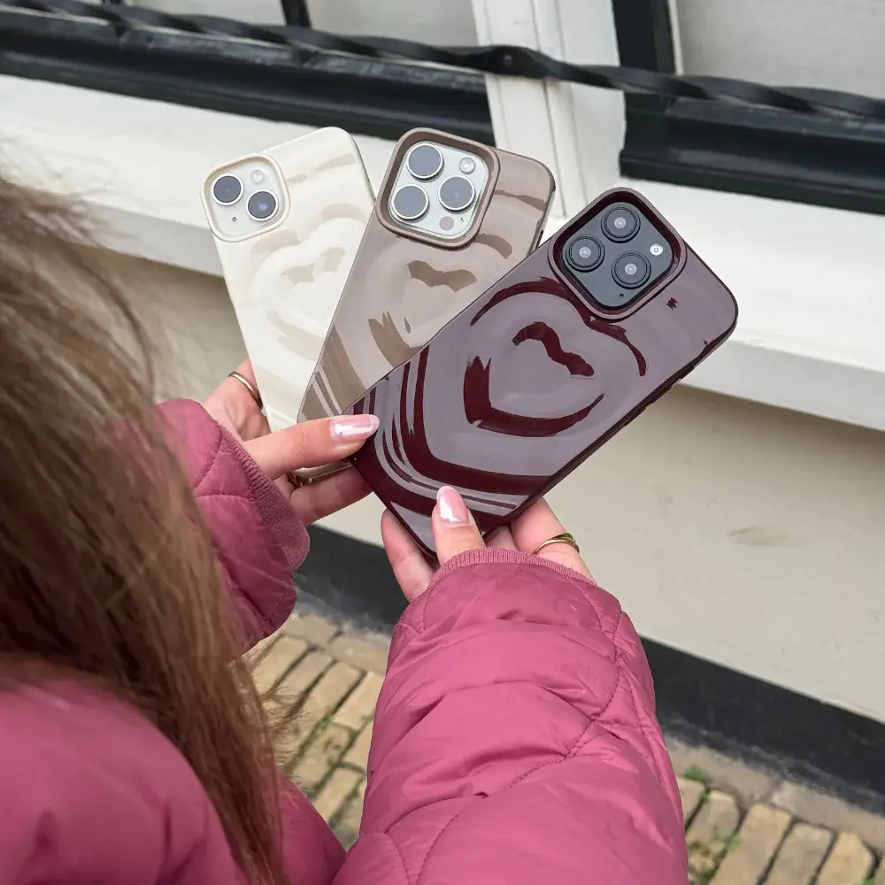 xoxo Wildhearts xoxo Wildhearts Coque  Biggest Love Bordeaux - iPhone 15 Pro Max xoxo Wildhearts xoxo Wildhearts Coque  Biggest Love Bordeaux - iPhone 15 Pro Max