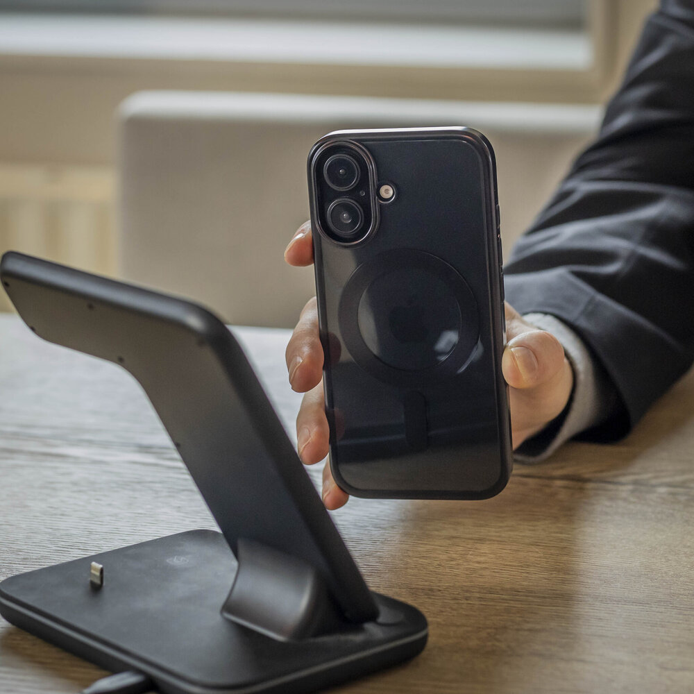 Coverzs Coverzs Coque rigide transparent MagSafe iPhone 16 (noir) Coverzs Coverzs Coque rigide transparent MagSafe iPhone 16 (noir)