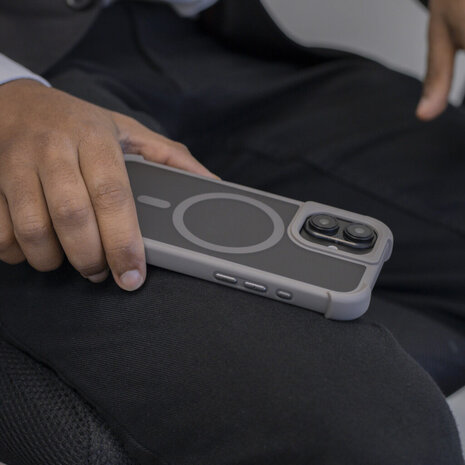 Coverzs Coverzs Coque antichoc mate iPhone 16 avec MagSafe (gris)