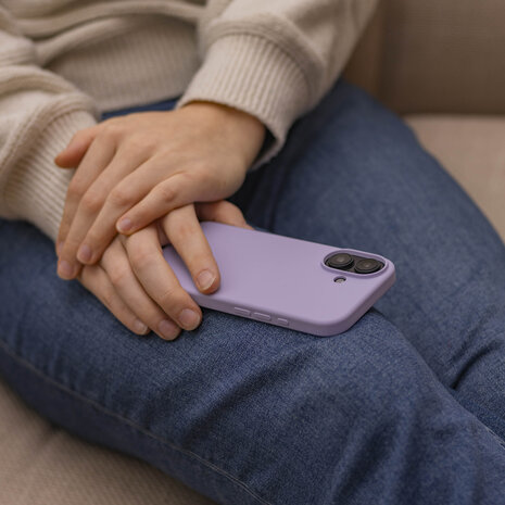 Coverzs Coverzs Coque de luxe en silicone iPhone 16 (violet) Coverzs Coverzs Coque de luxe en silicone iPhone 16 (violet)