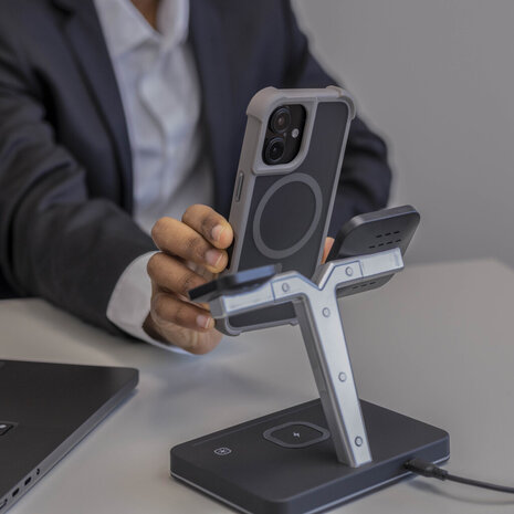 Coverzs Coverzs Coque antichoc mate avec MagSafe iPhone 16 Plus (gris) Coverzs Coverzs Coque antichoc mate avec MagSafe iPhone 16 Plus (gris)